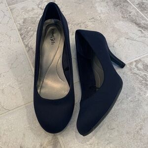 East 5th 2.5” Navy Blue Heels Rounded Toe